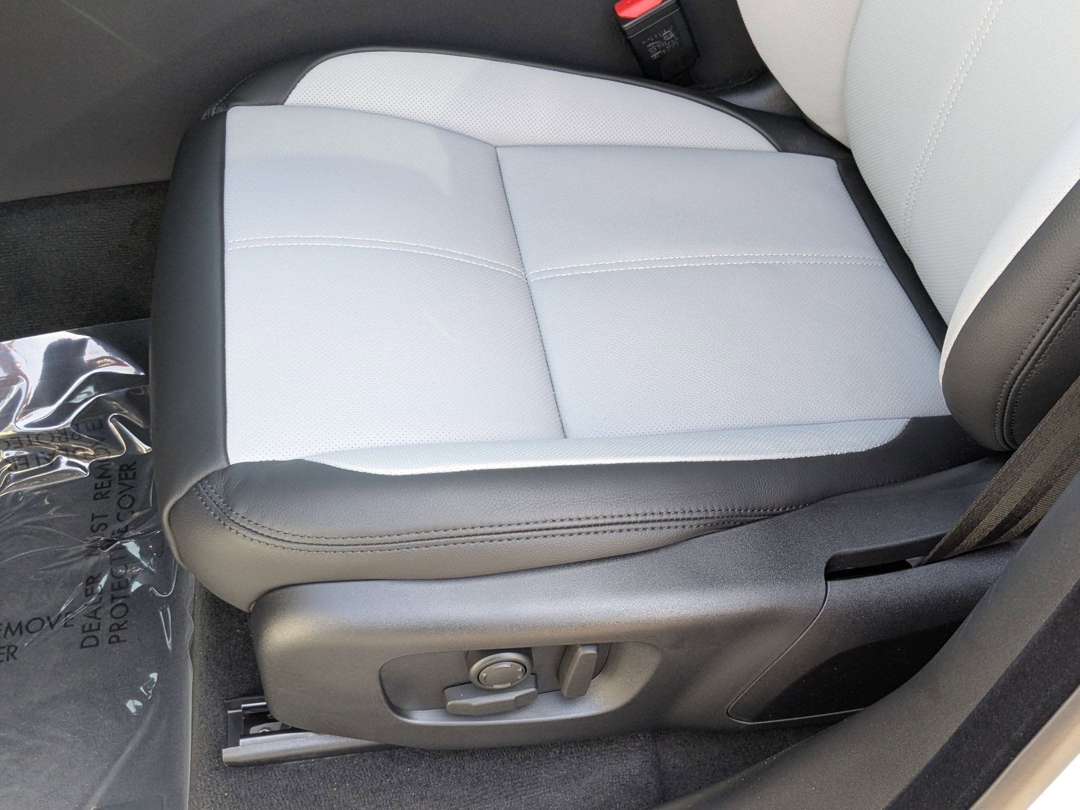 2026 Land Rover Range Rover Velar SE photo 4