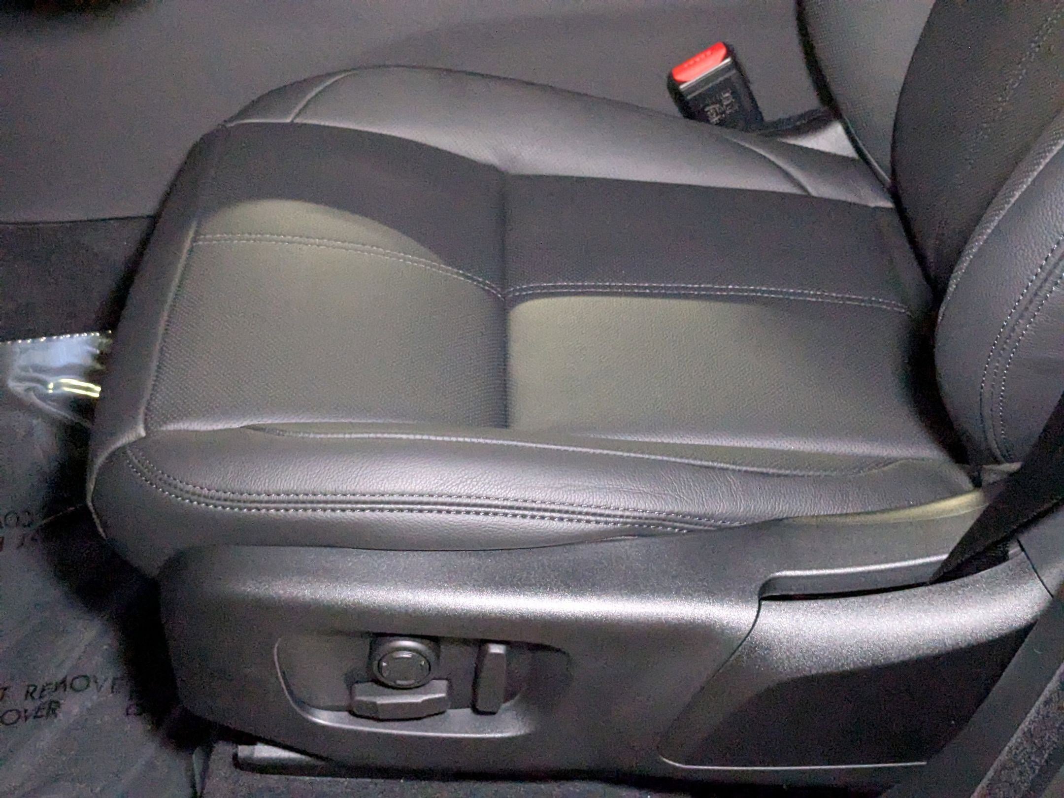 2026 Land Rover Range Rover Velar SE photo 4