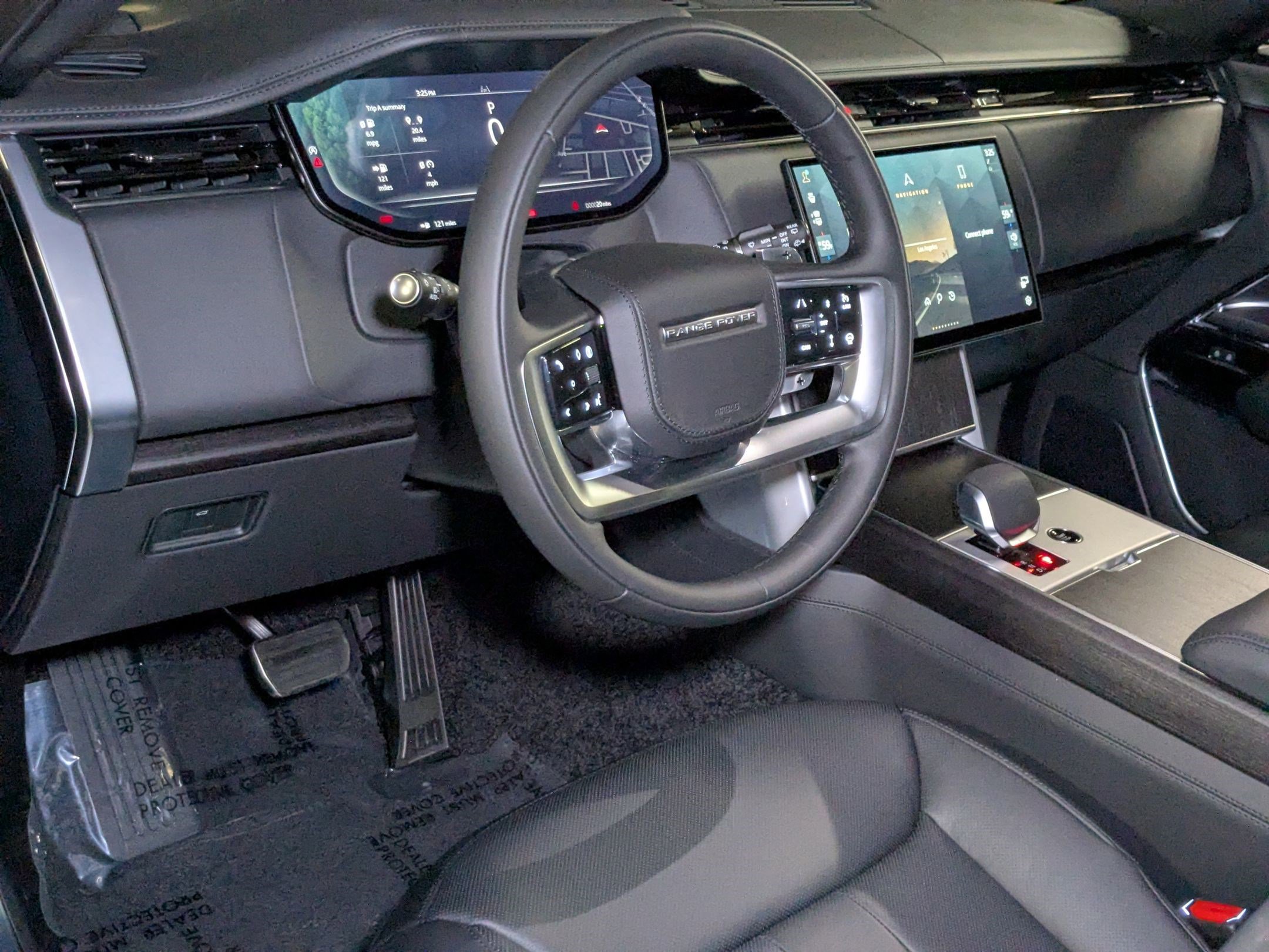 2025 Land Rover Range Rover SE photo 2
