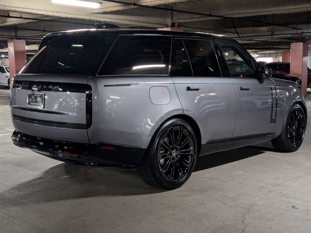 New 2025 Land Rover Range Rover SE P530 SE SWB