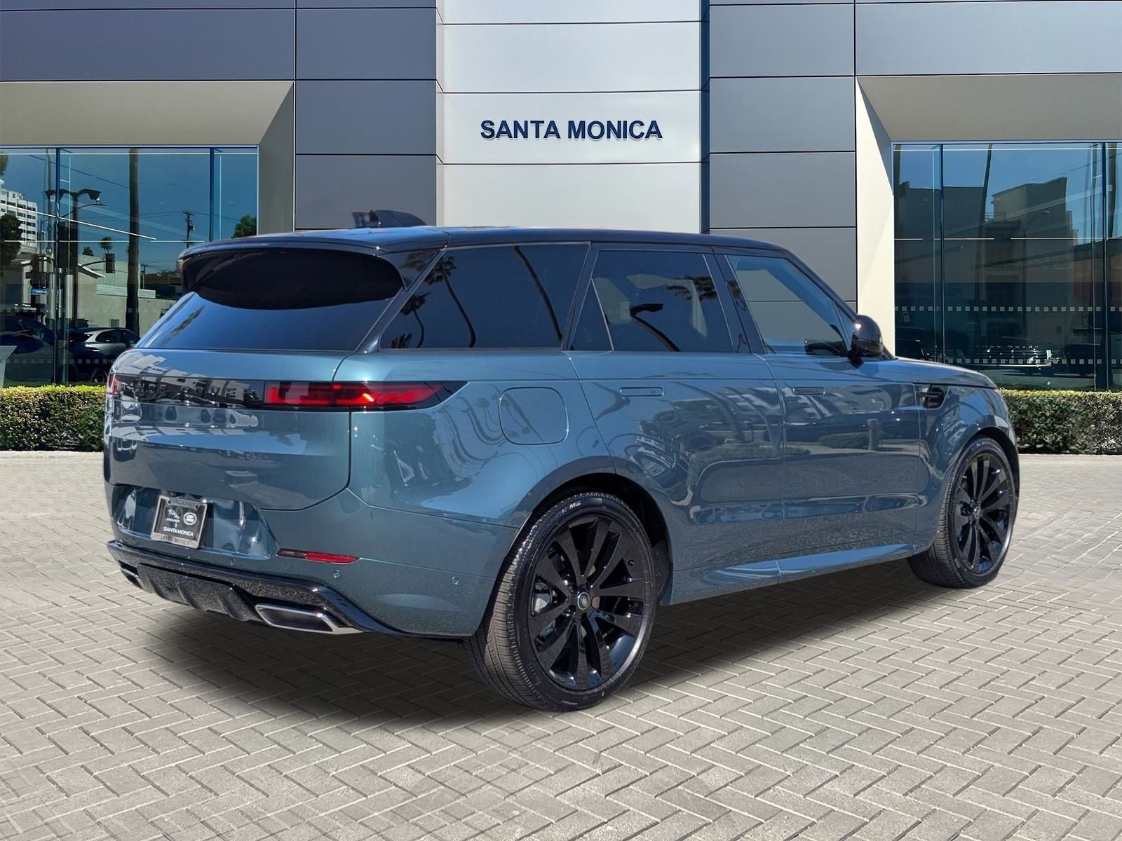 2025 Land Rover Range Rover Sport P400 Dynamic SE photo 2