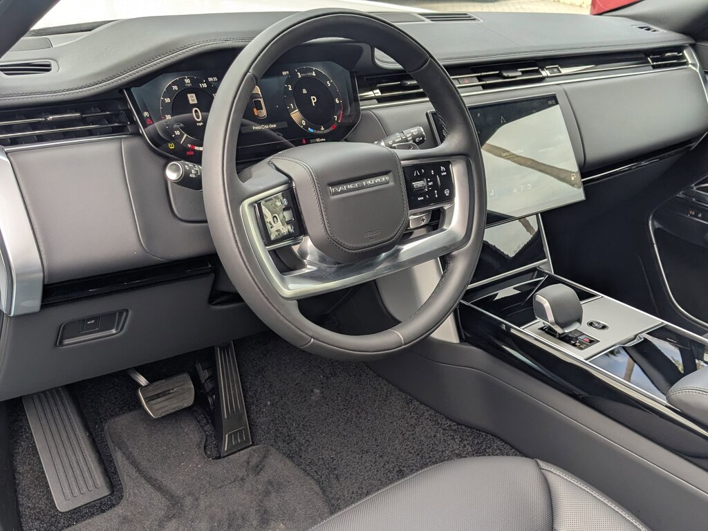 New 2025 Land Rover Range Rover SE P400 SE SWB