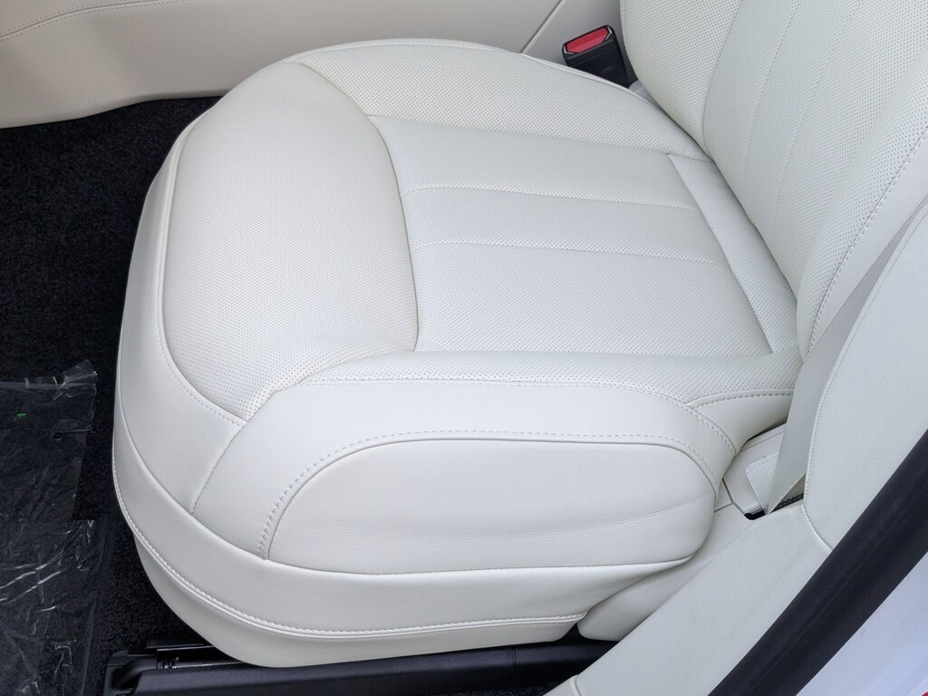 New 2025 Land Rover Range Rover SE P400 SE SWB