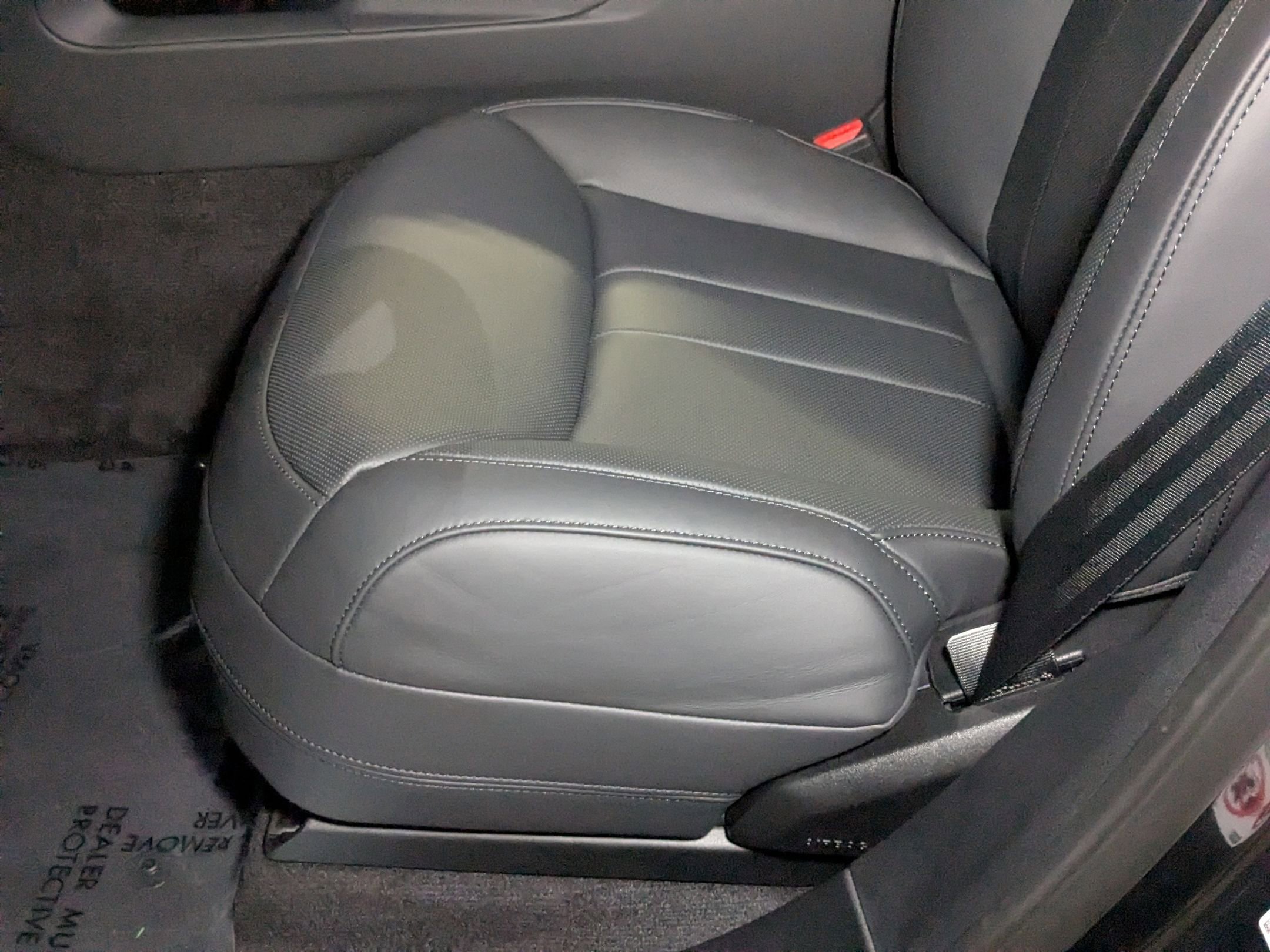 2025 Land Rover Range Rover Sport P360 SE photo 4