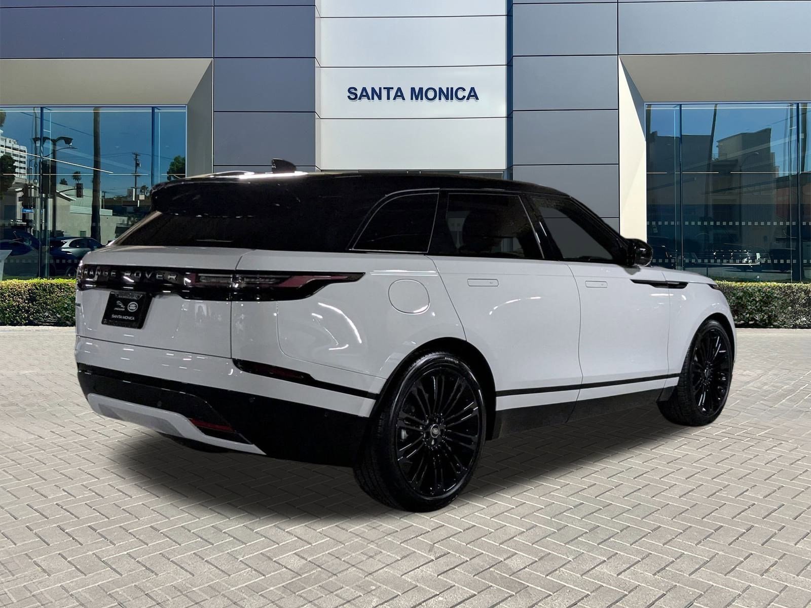 2026 Land Rover Range Rover Velar P250 Dynamic SE photo 2
