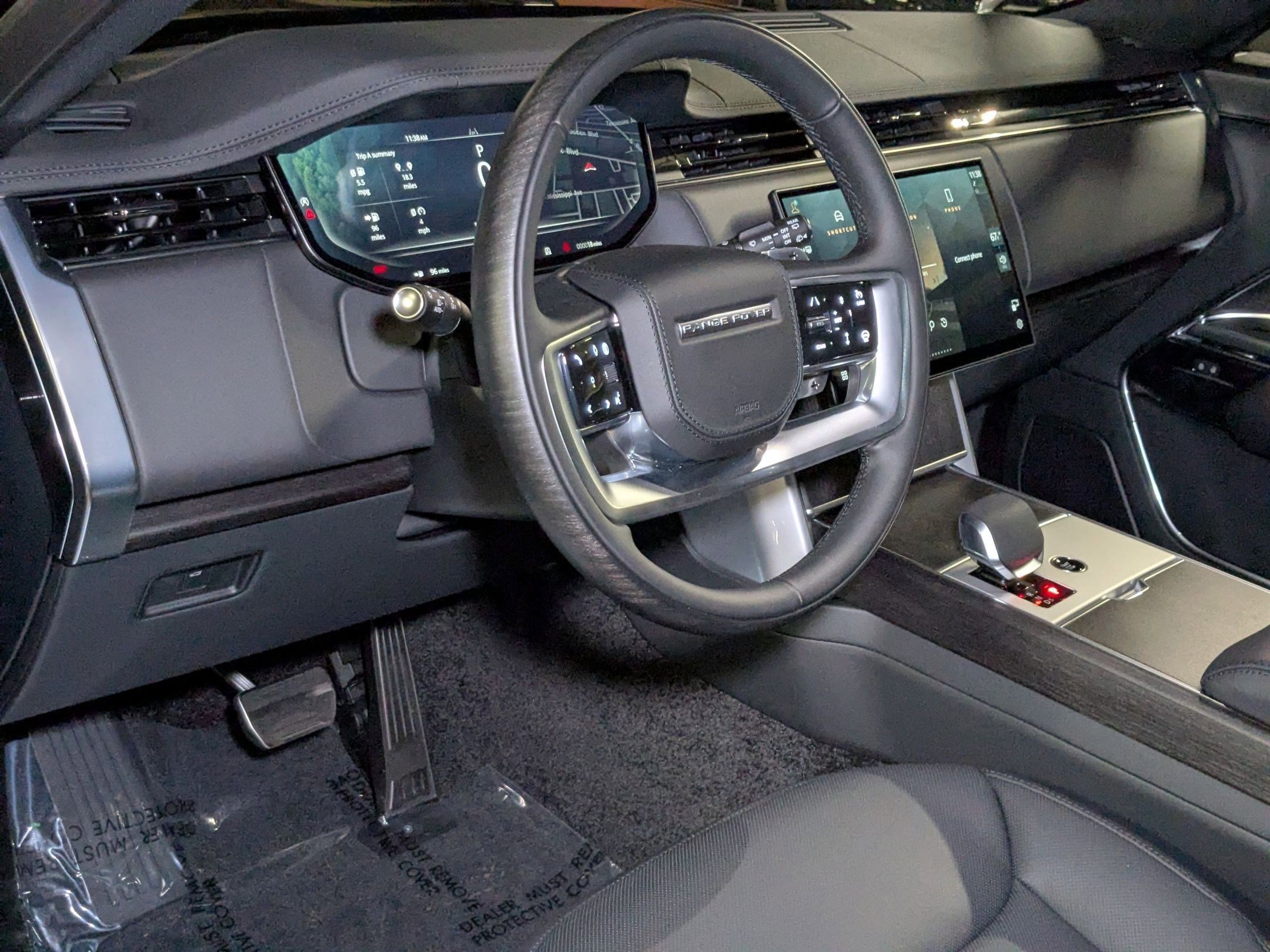 2025 Land Rover Range Rover SE photo 2
