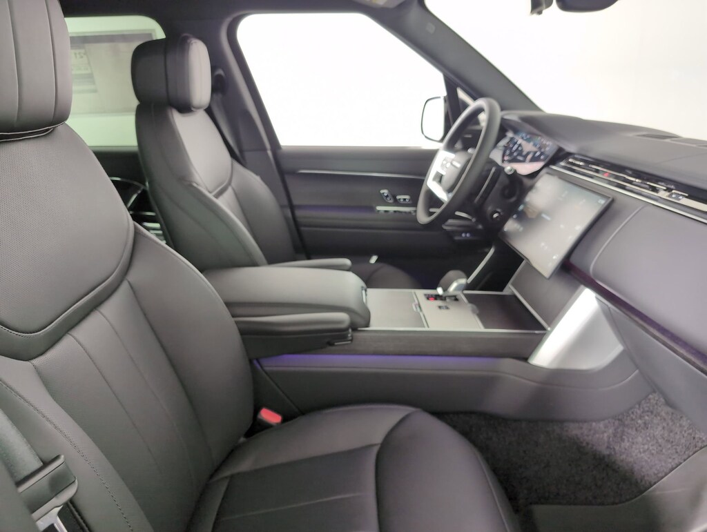 New 2025 Land Rover Range Rover SE P400 SE SWB
