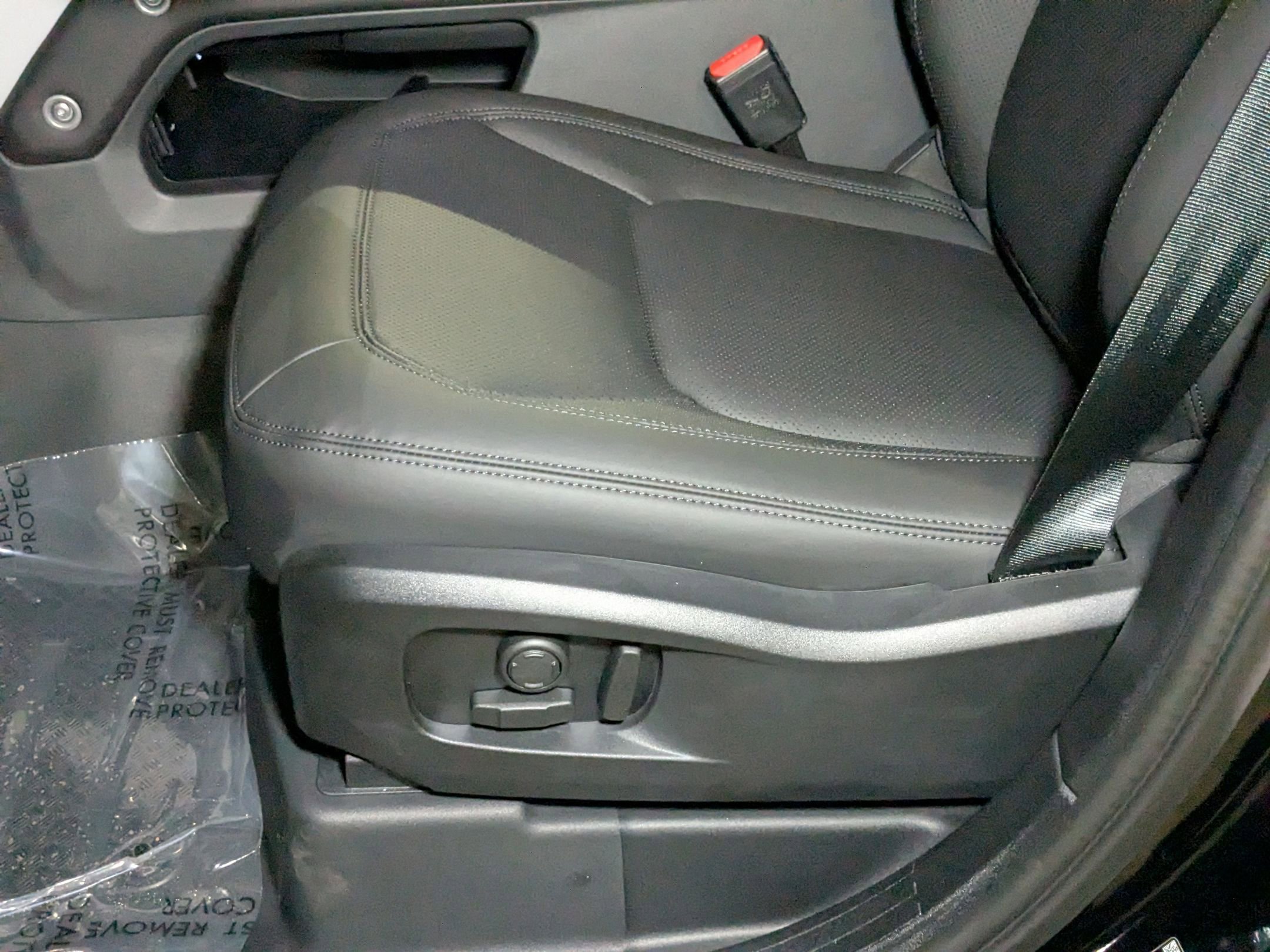 2025 Land Rover Defender 110 S photo 4