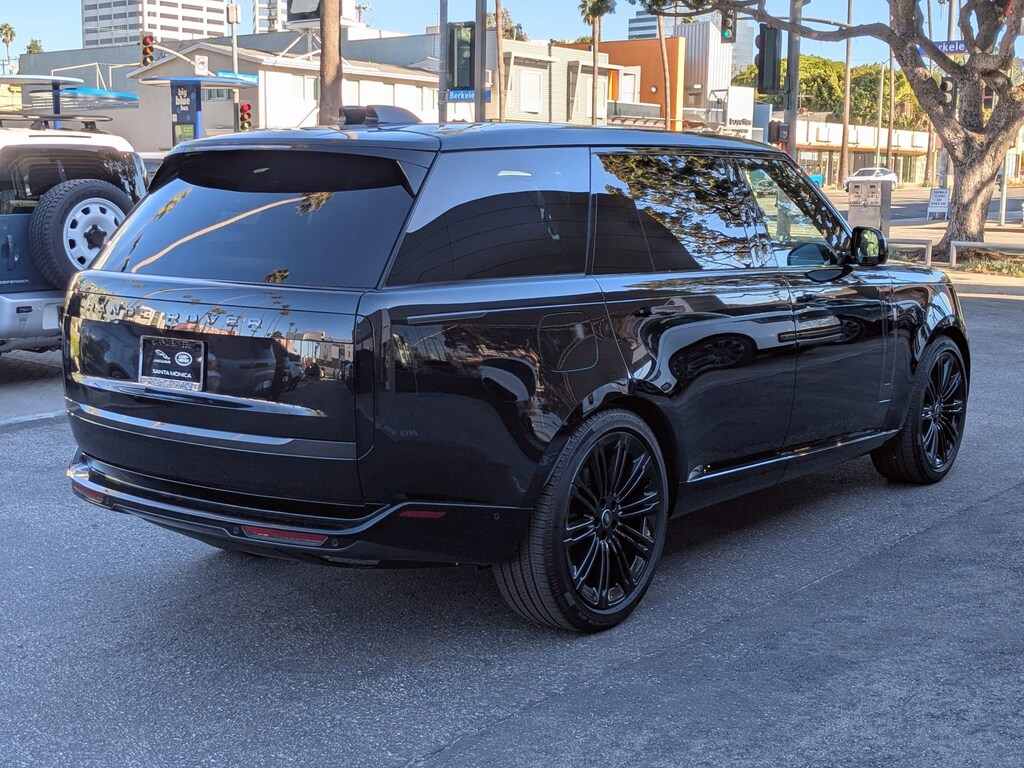 New 2025 Land Rover Range Rover SE P400 SE LWB 7 Seat