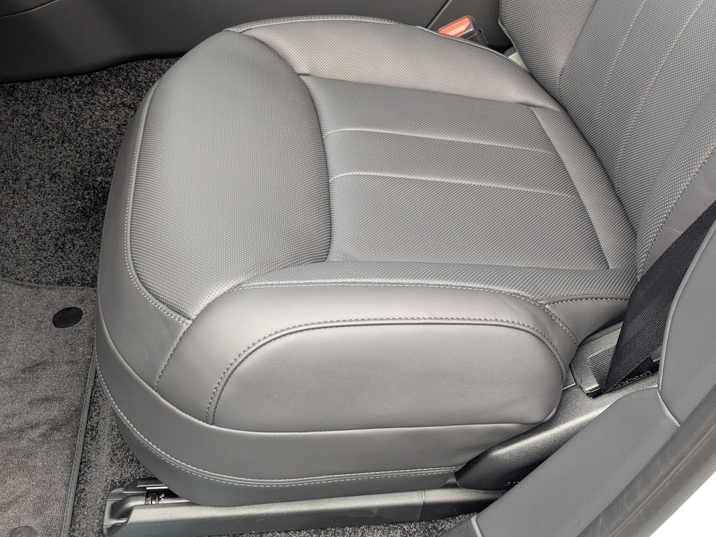 New 2025 Land Rover Range Rover SE P400 SE SWB