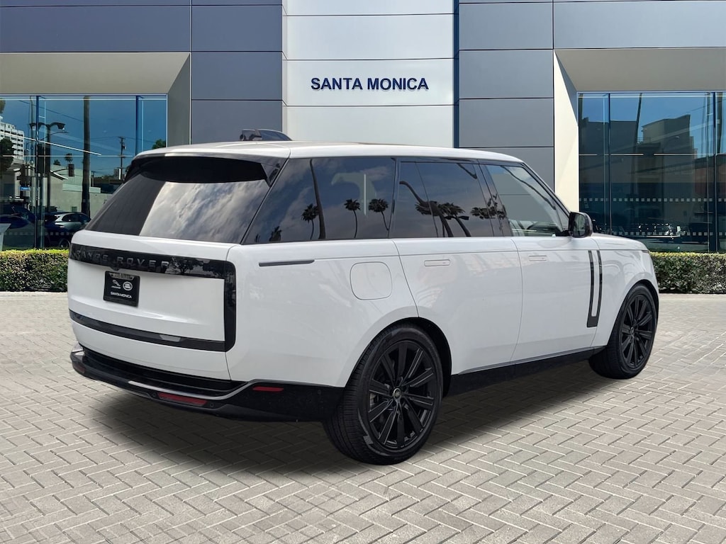 New 2025 Land Rover Range Rover SE P400 SE SWB