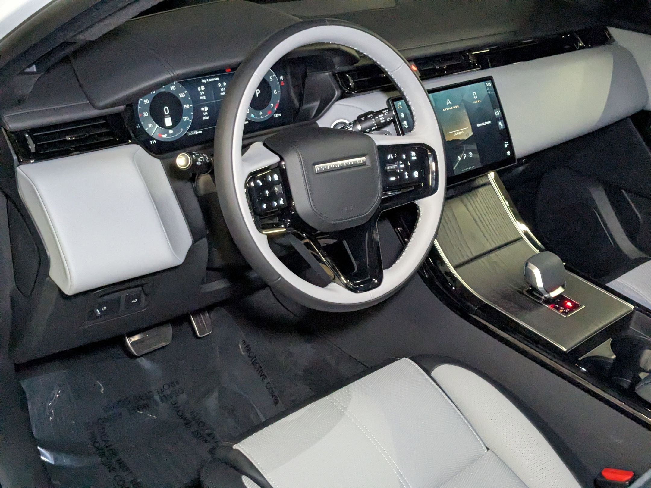 2026 Land Rover Range Rover Velar P400 Autobiography photo 3