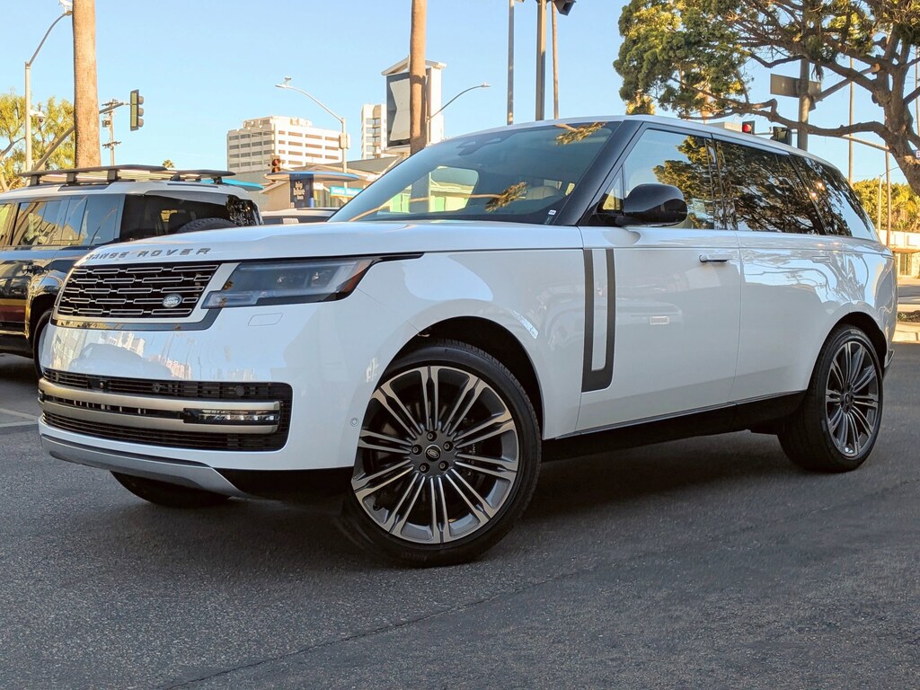 New 2025 Land Rover Range Rover SE P400 SE SWB