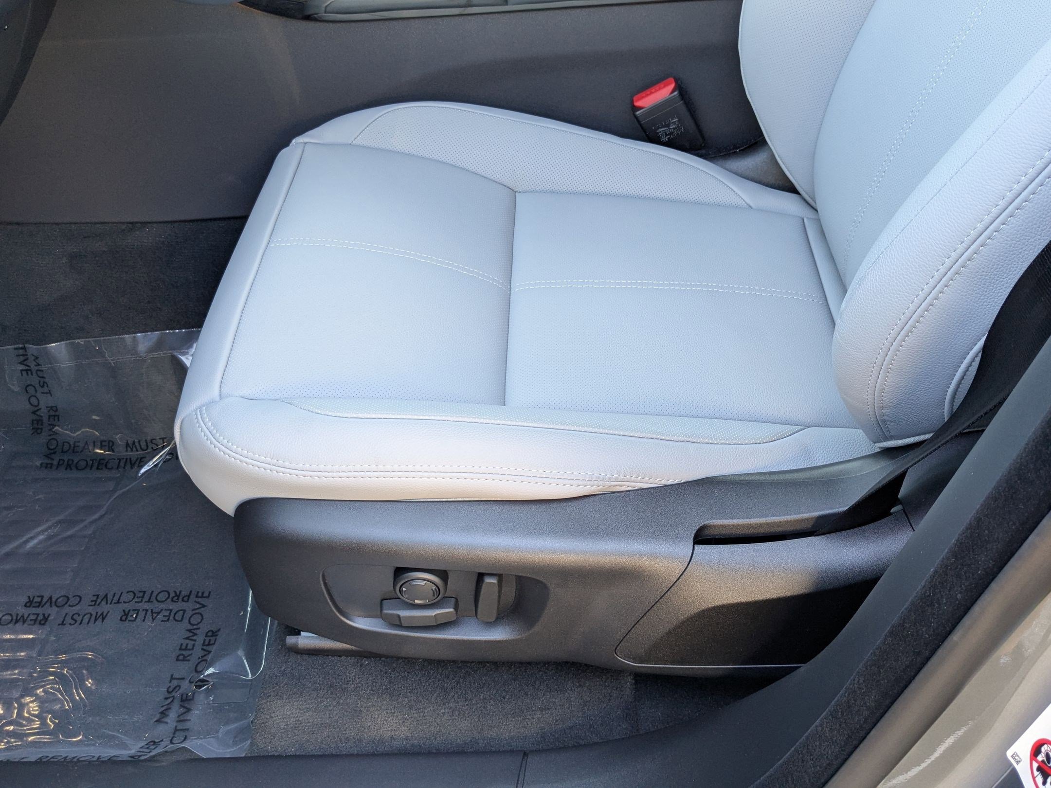 2026 Land Rover Range Rover Velar SE photo 3