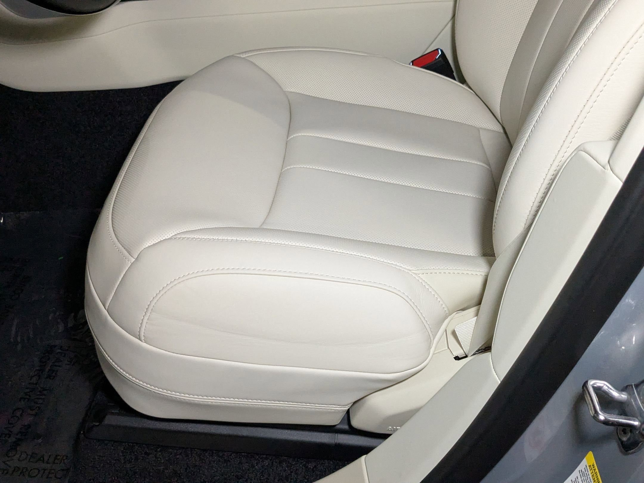 2025 Land Rover Range Rover SE photo 4