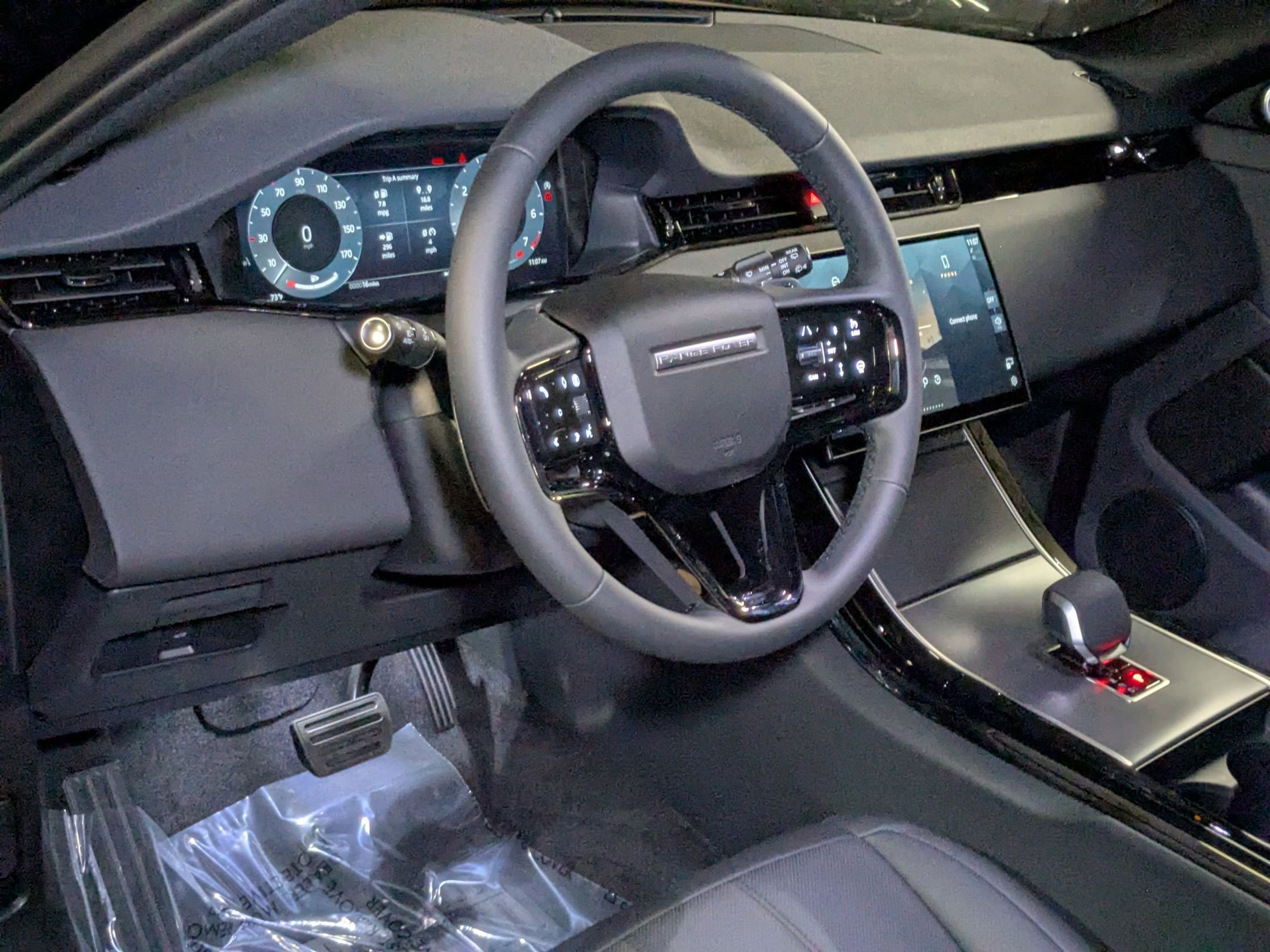 2026 Land Rover Range Rover Evoque S photo 3