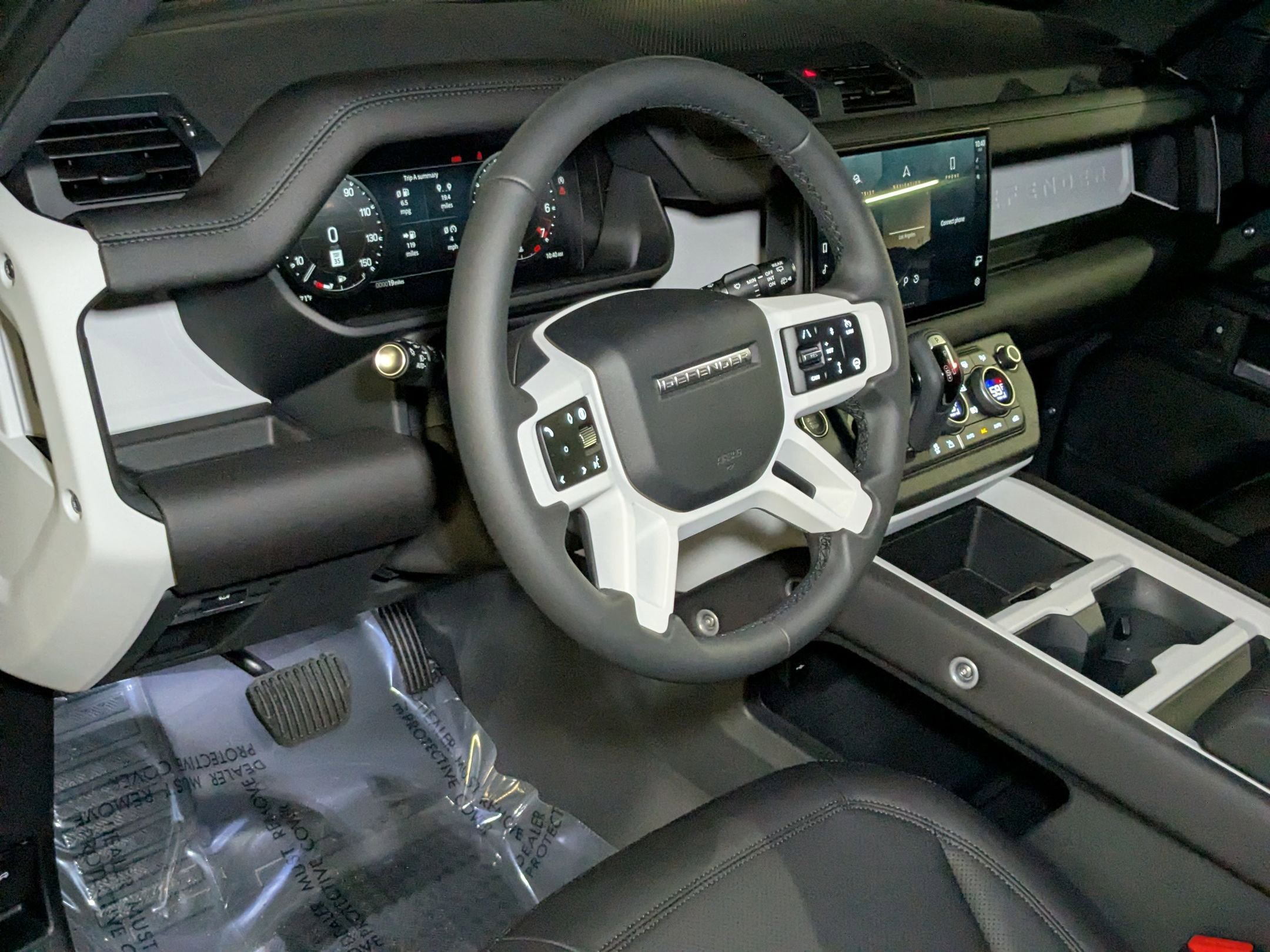 2025 Land Rover Defender 110 S photo 3