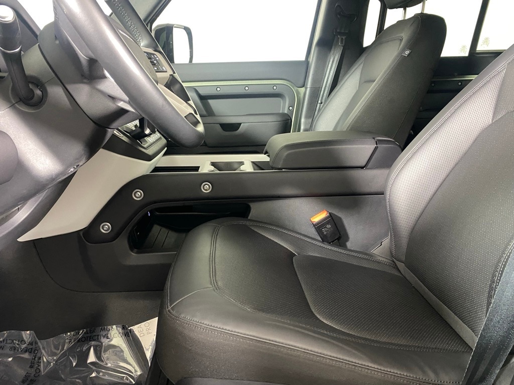 2025 LAND ROVER DEFENDER - Image 13
