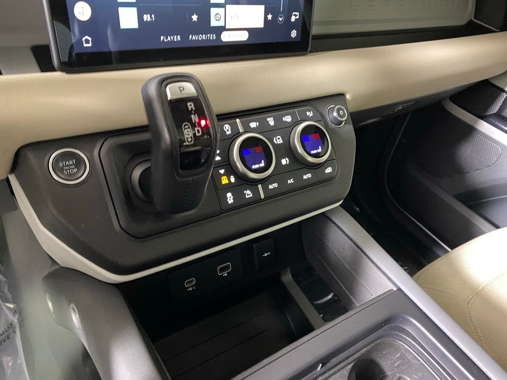 2020 LAND ROVER DEFENDER - Image 24