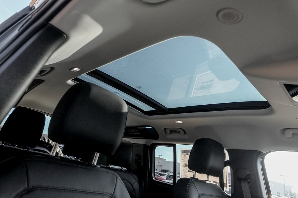 2025 LAND ROVER DEFENDER - Image 22