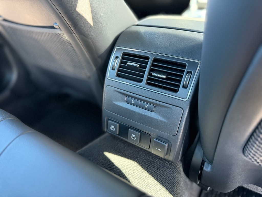 2024 JAGUAR XF - Image 13