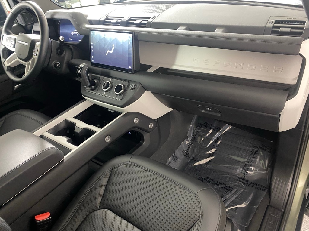 2025 LAND ROVER DEFENDER - Image 30