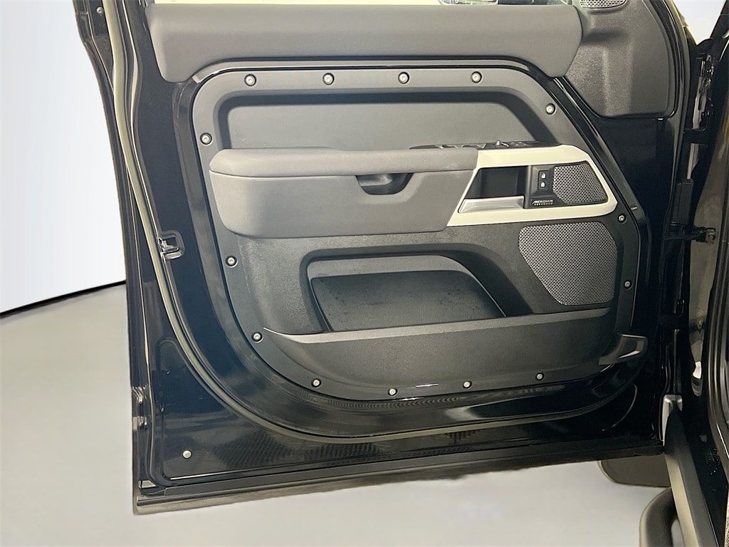 2023 LAND ROVER DEFENDER - Image 18