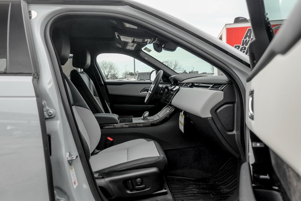 2026 LAND ROVER RANGE ROVER VELAR - Image 21