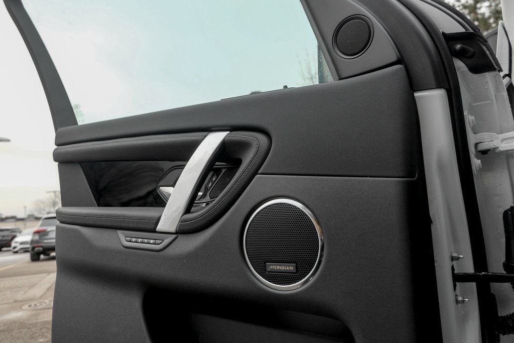 2025 LAND ROVER DISCOVERY SPORT - Image 11