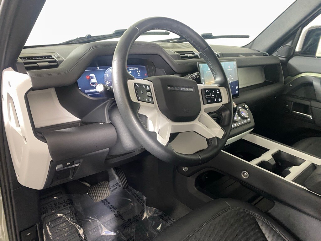2025 LAND ROVER DEFENDER - Image 17