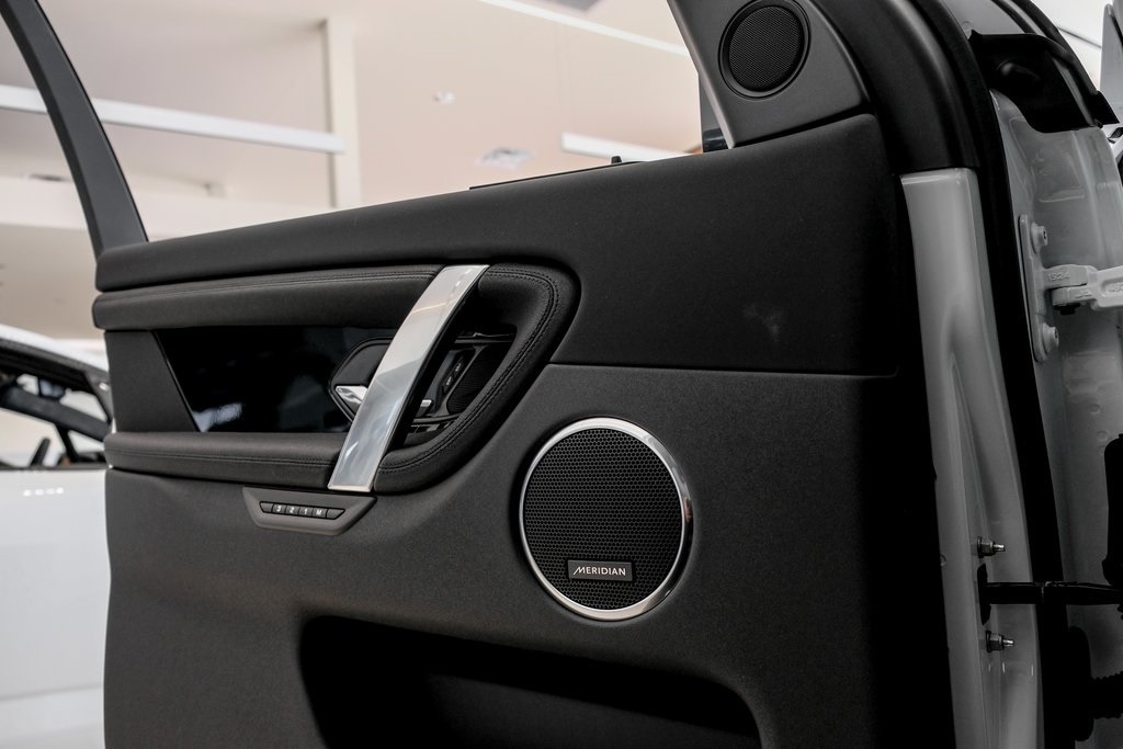 2025 LAND ROVER DISCOVERY SPORT - Image 11