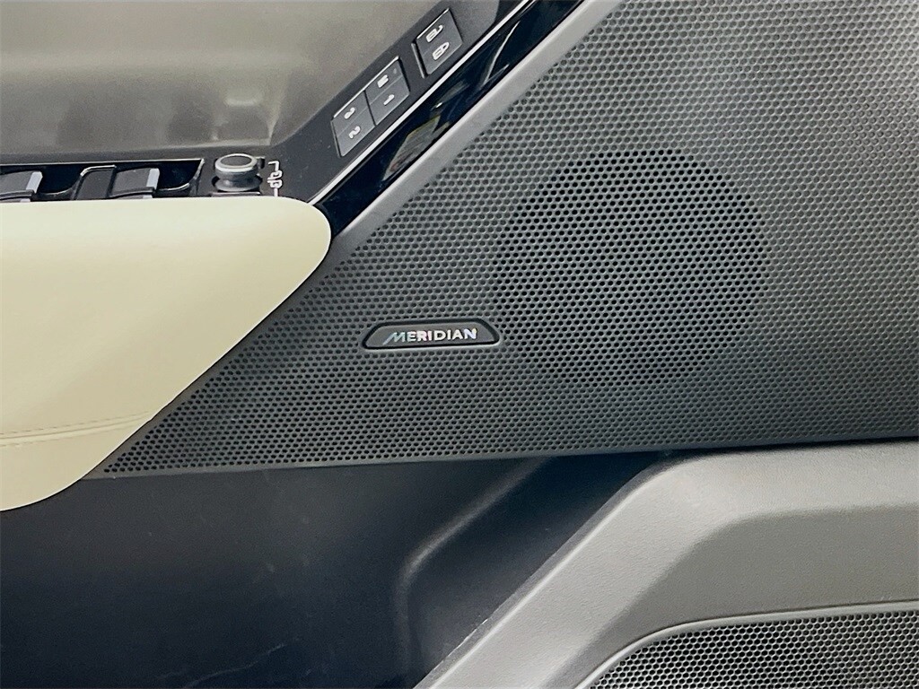 2023 LAND ROVER RANGE ROVER VELAR - Image 19