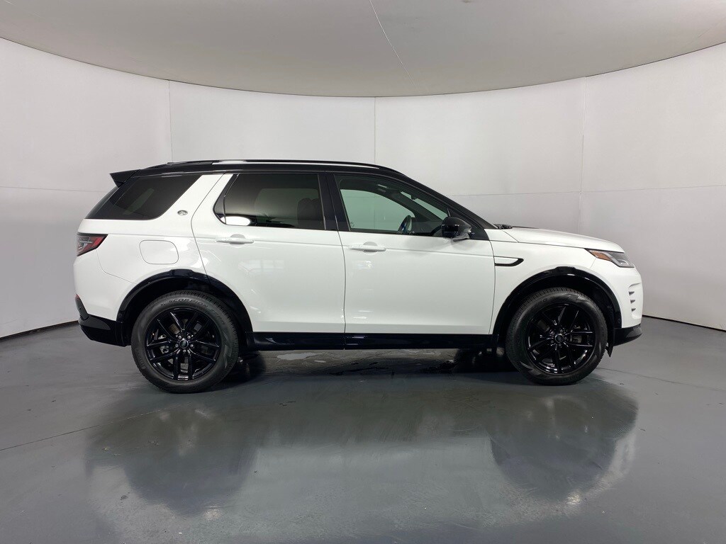2025 Land Rover Discovery Sport Dynamic SE photo 3