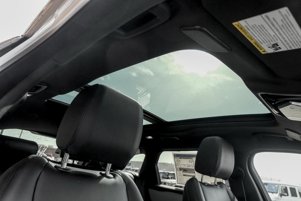 2026 LAND ROVER RANGE ROVER VELAR - Image 23