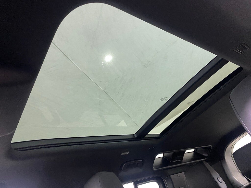 2025 LAND ROVER DEFENDER - Image 16