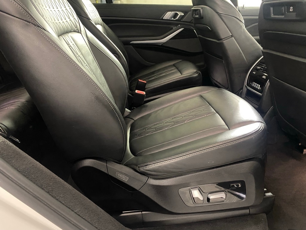 2021 BMW X7 - Image 27