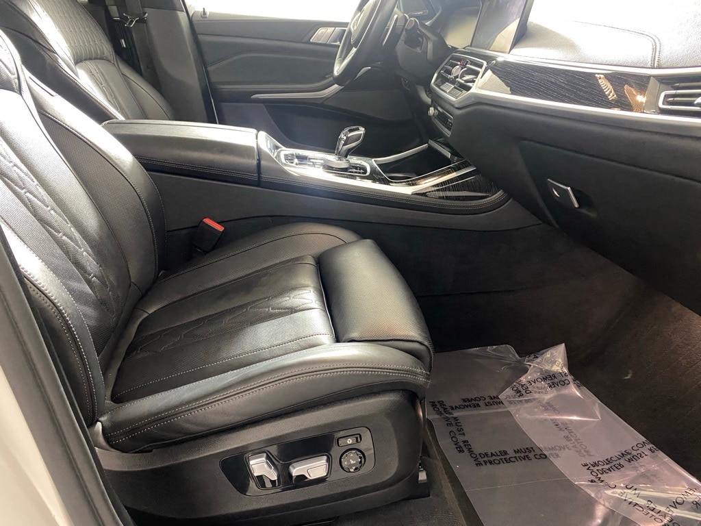 2021 BMW X7 - Image 28