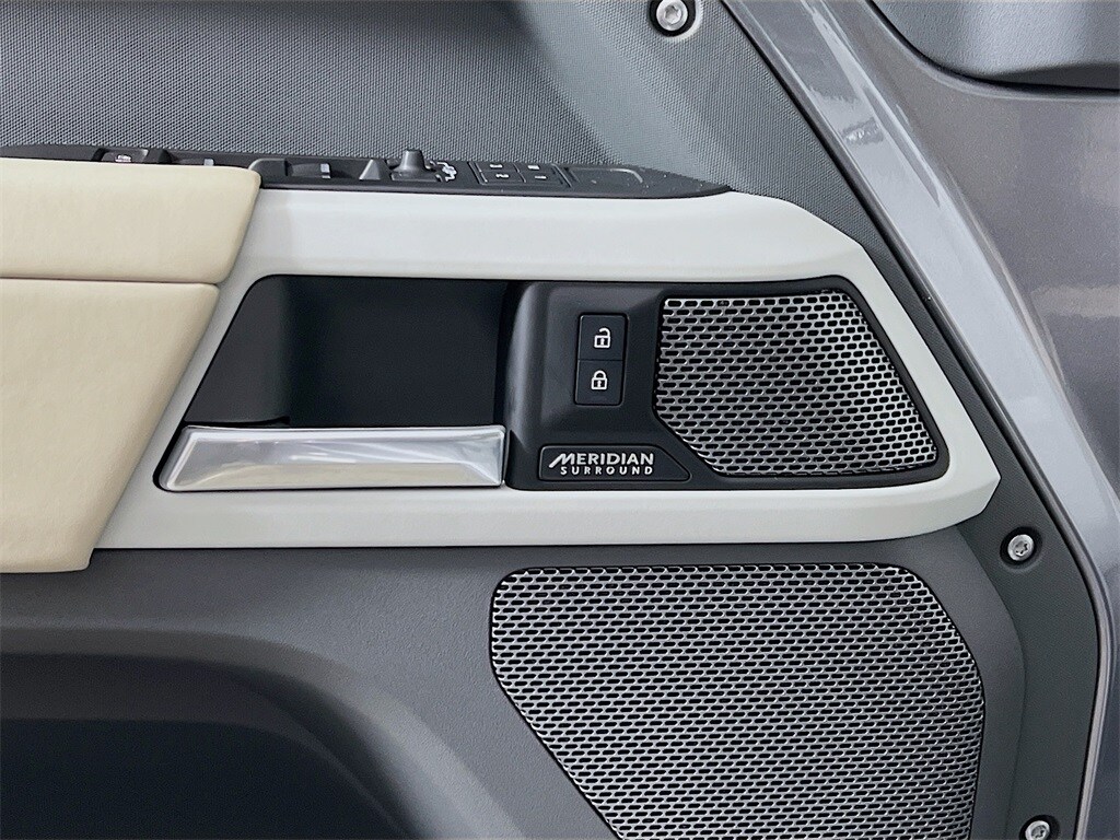 2024 LAND ROVER DEFENDER - Image 19