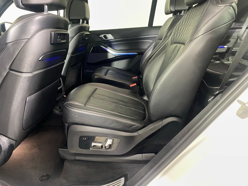 2021 BMW X7 - Image 25