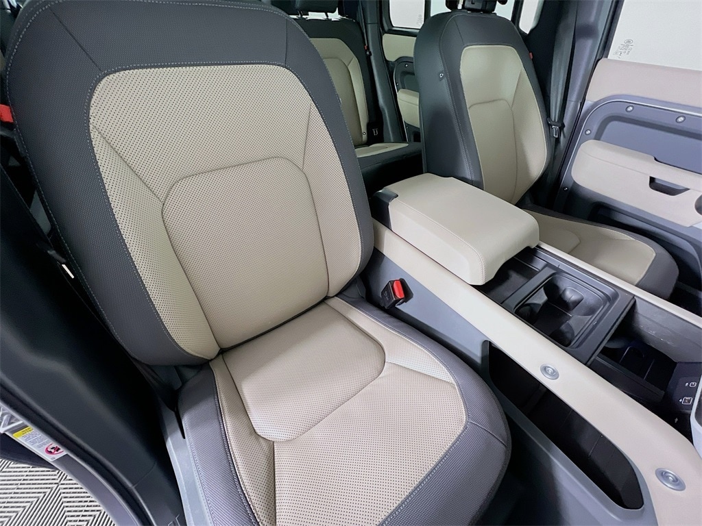 2024 LAND ROVER DEFENDER - Image 30