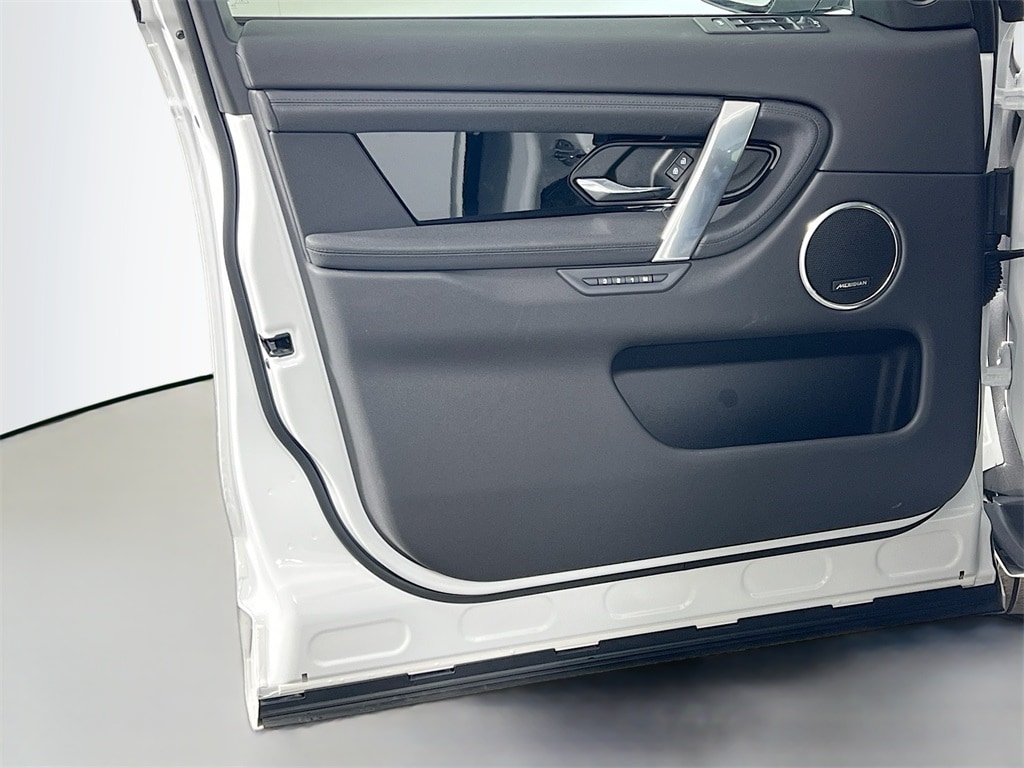 2025 LAND ROVER DISCOVERY SPORT - Image 18
