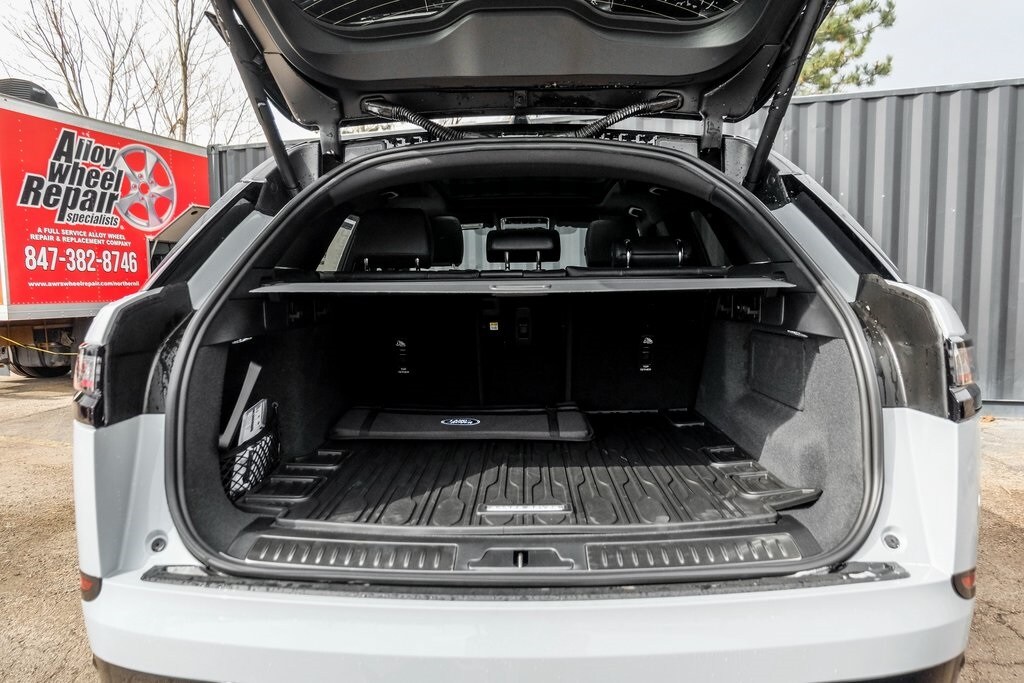 2026 LAND ROVER RANGE ROVER VELAR - Image 8