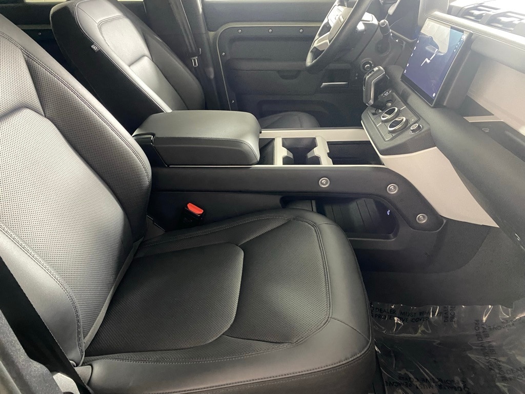 2025 LAND ROVER DEFENDER - Image 29