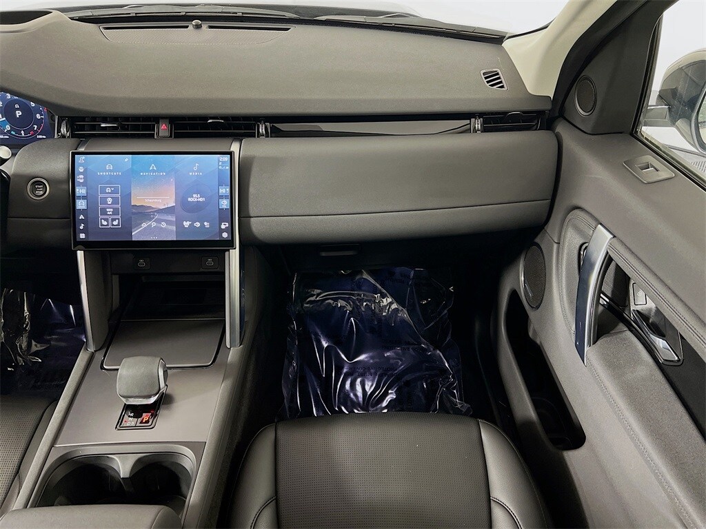 2025 LAND ROVER DISCOVERY SPORT - Image 25