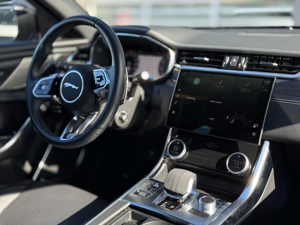 2024 JAGUAR XF - Image 11