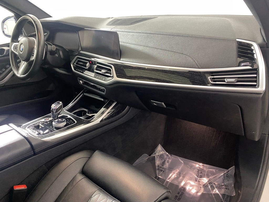 2021 BMW X7 - Image 29