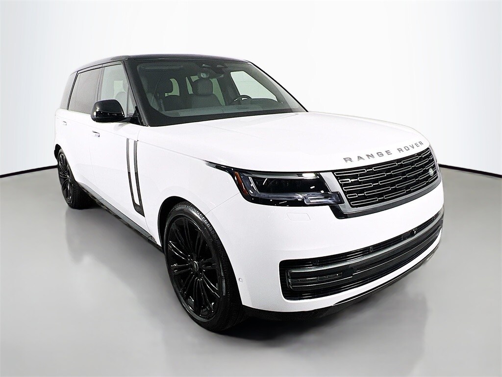 2025 Land Rover Range Rover SE photo 3