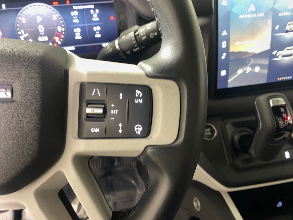 2025 LAND ROVER DEFENDER - Image 15
