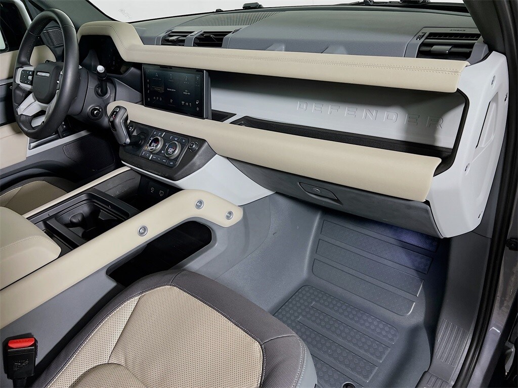 2024 LAND ROVER DEFENDER - Image 31
