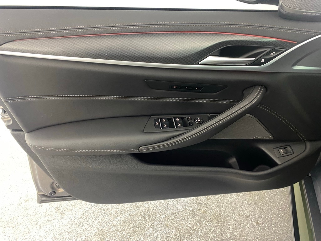 2023 BMW M550I - Image 10